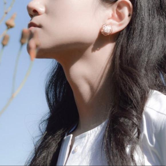 Rosebud Earrings - Picture 4 of 4